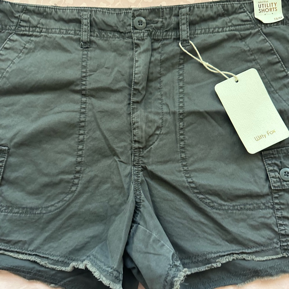 🆕Witty Fox Mid Rise Utility Shorts - Picture 2 of 12